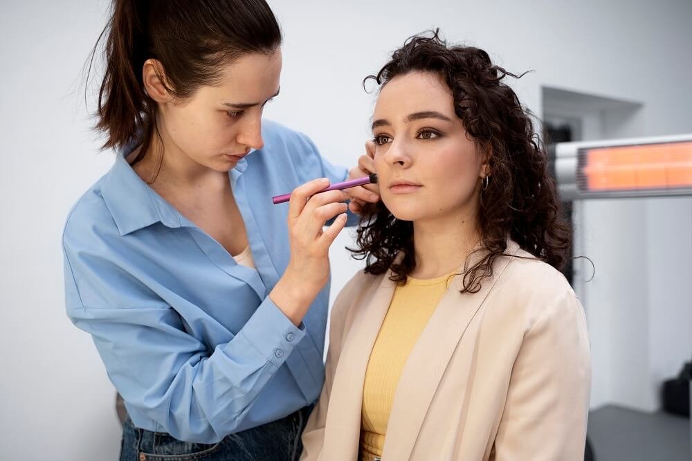 make-up-artist-getting-model-ready-photoshootin